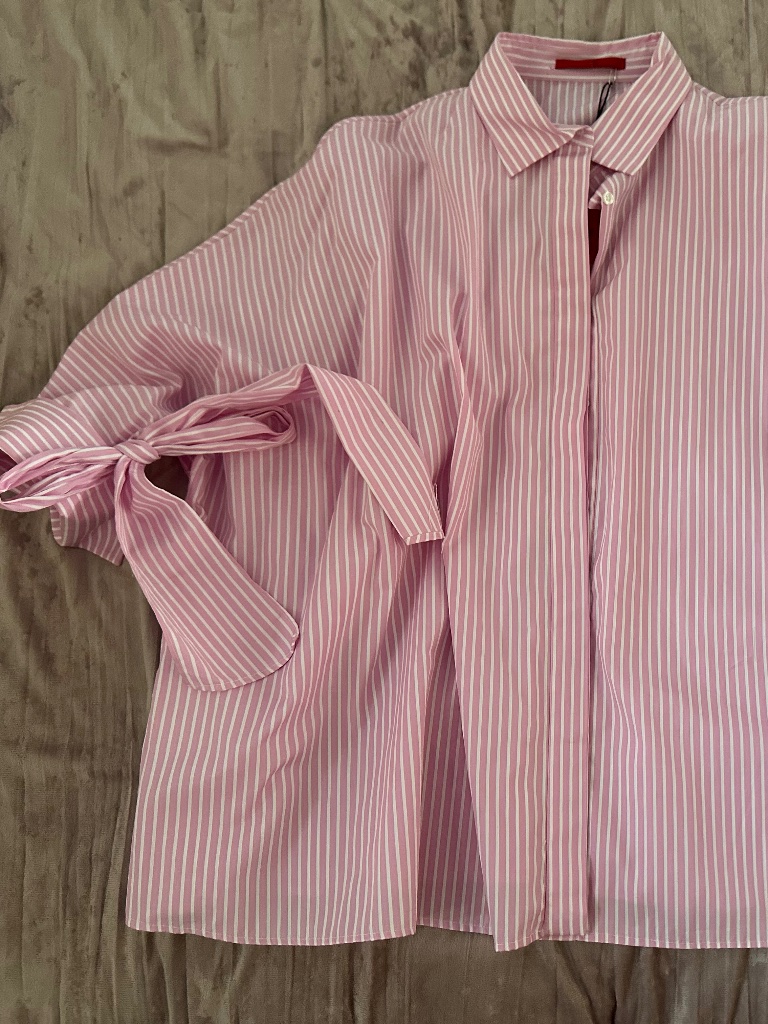 Brand New WTags Carolina Herrera Pink White Button Down W Bows Shirt Brand New WTags Carolina Herrera Pink White Button Down W Bows Shirt